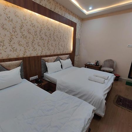 Hotel Mangal Murti Варанаси Экстерьер фото