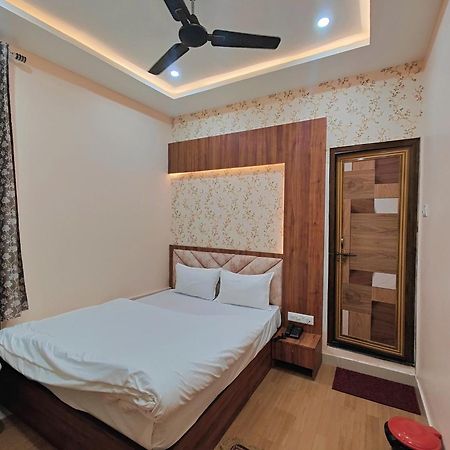 Hotel Mangal Murti Варанаси Экстерьер фото