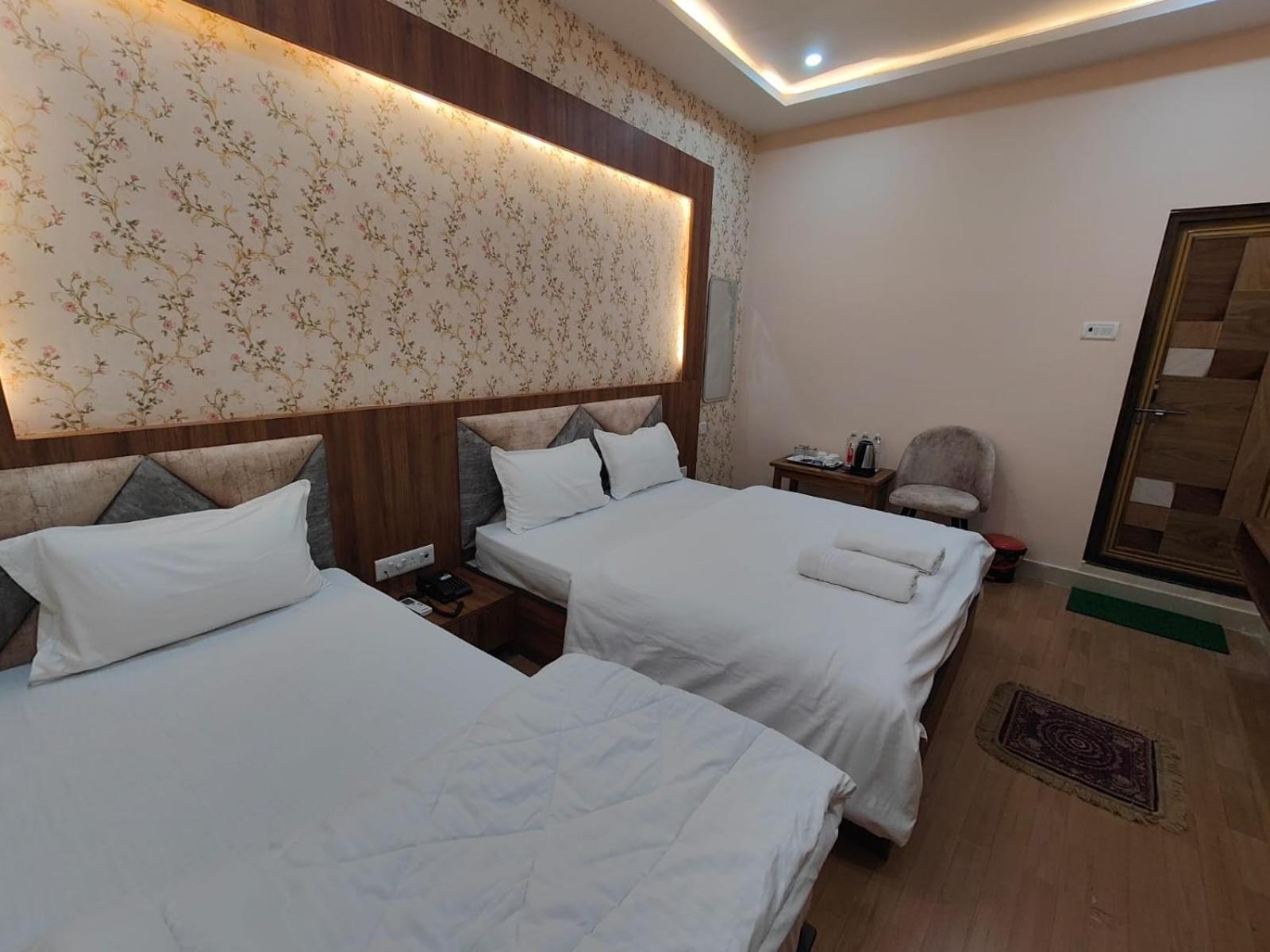 Hotel Mangal Murti Варанаси Экстерьер фото