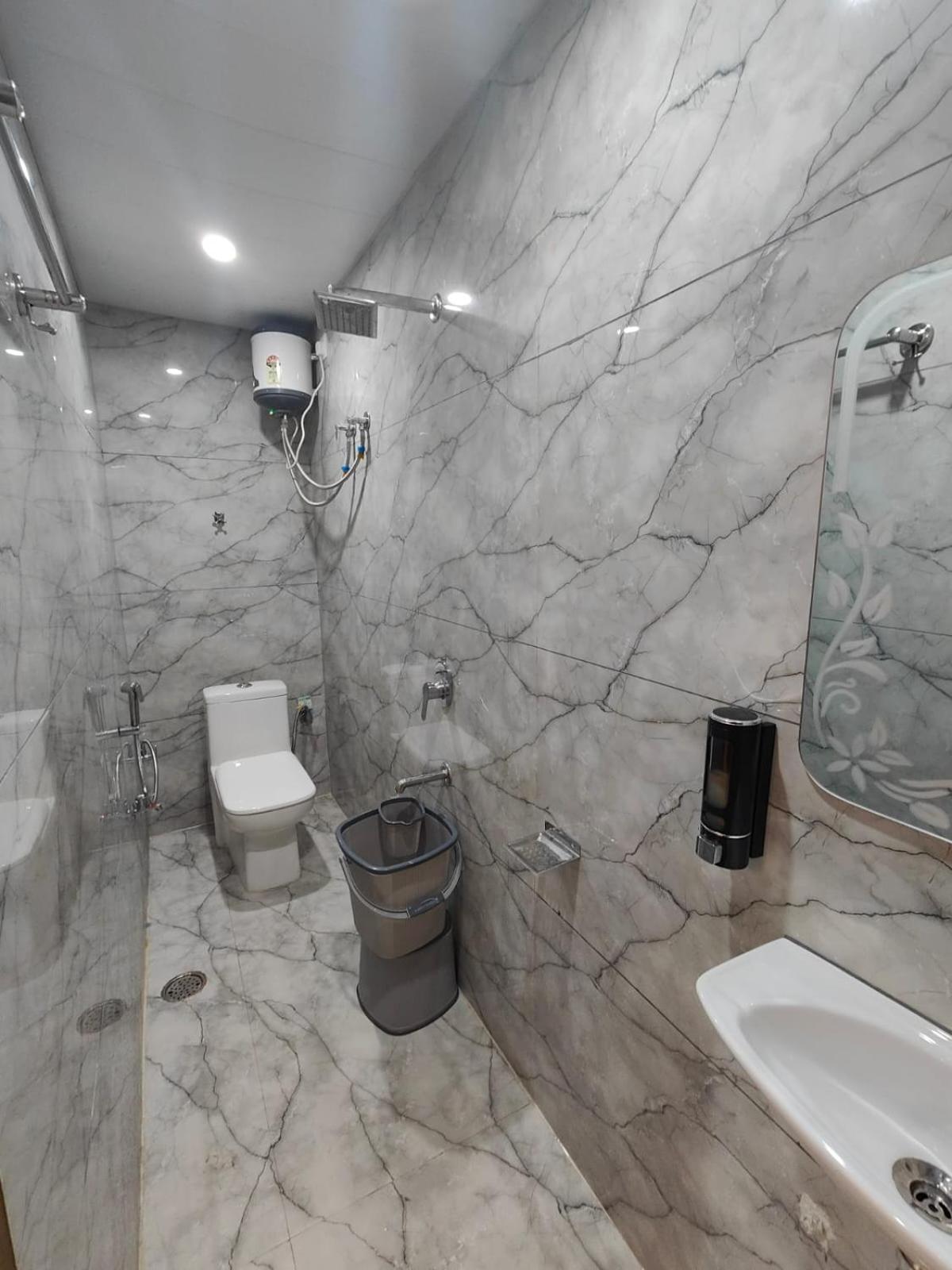Hotel Mangal Murti Варанаси Экстерьер фото