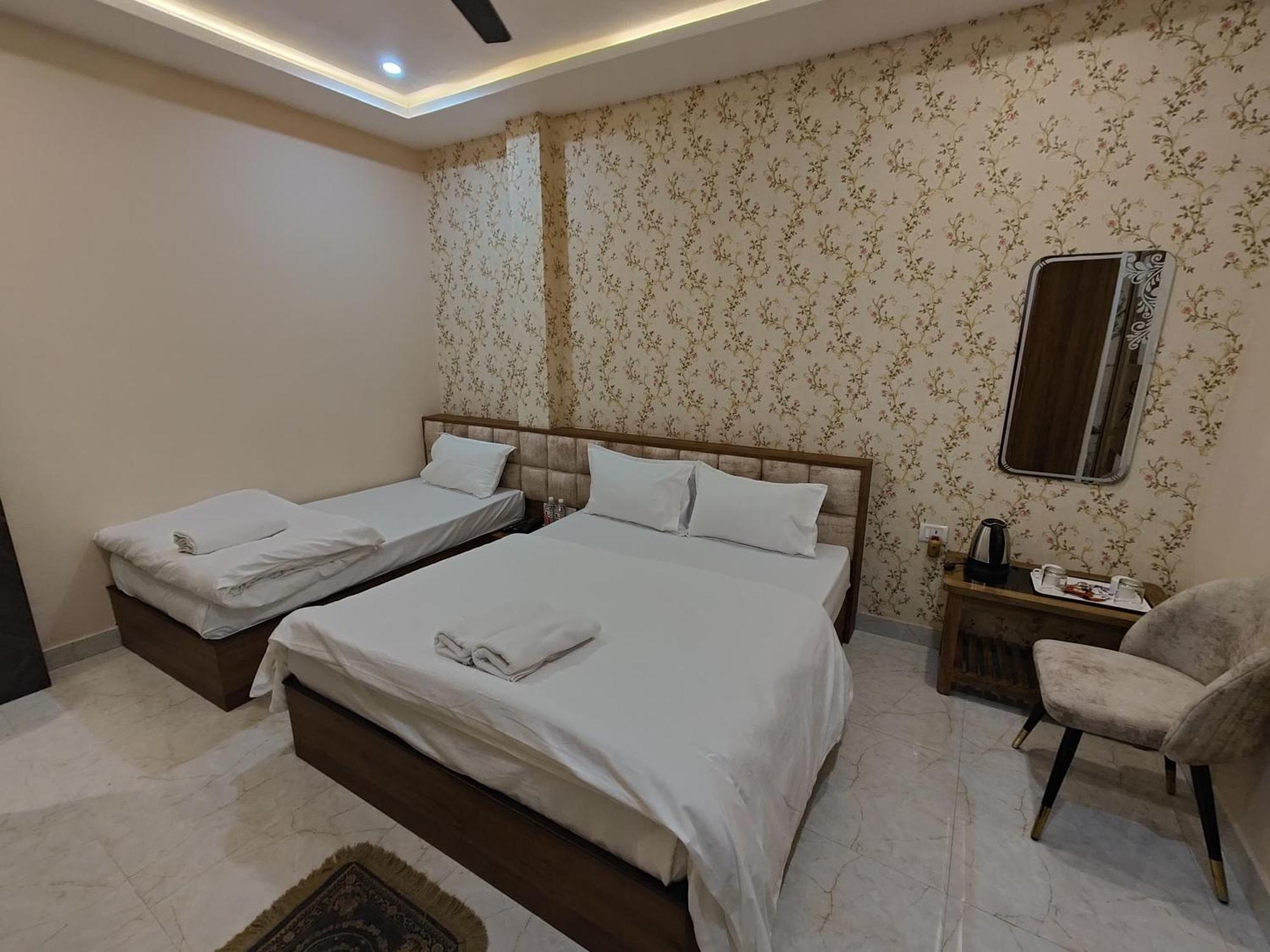 Hotel Mangal Murti Варанаси Экстерьер фото
