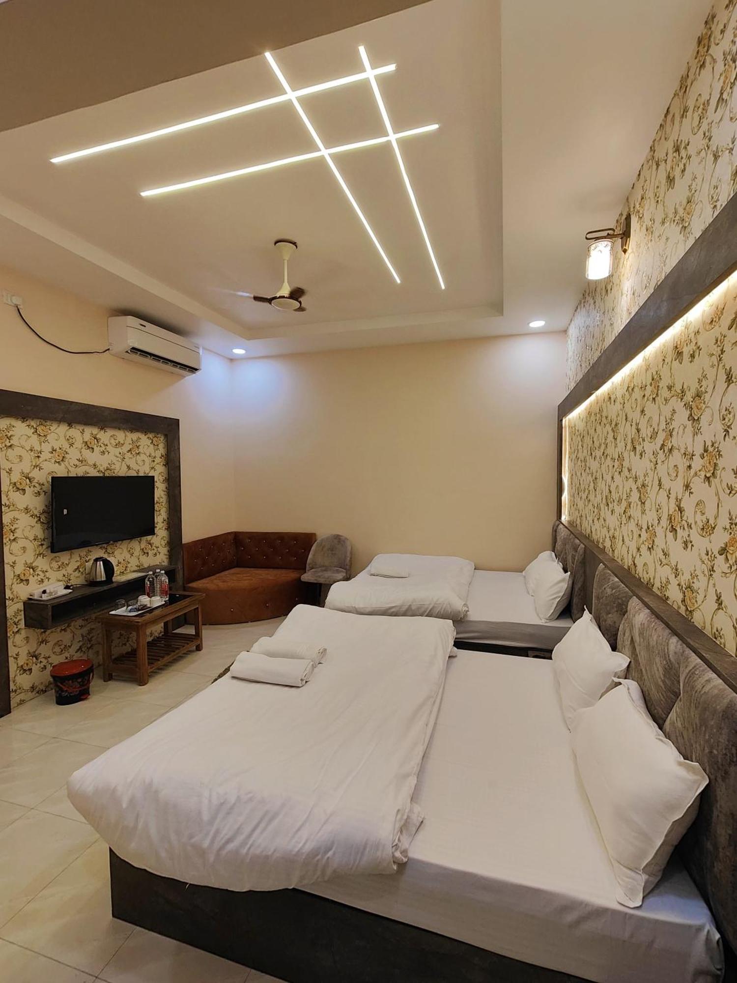 Hotel Mangal Murti Варанаси Экстерьер фото