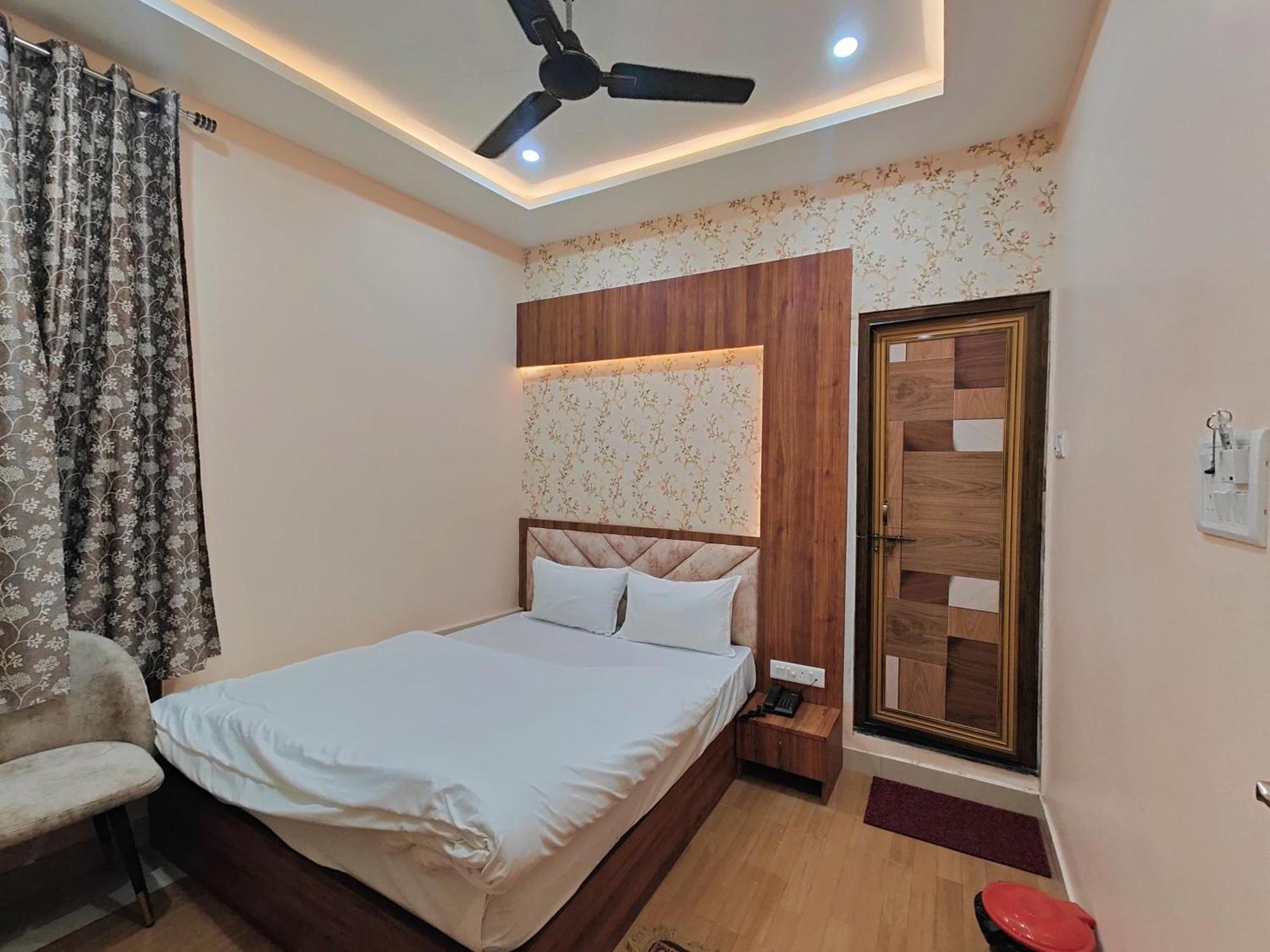 Hotel Mangal Murti Варанаси Экстерьер фото
