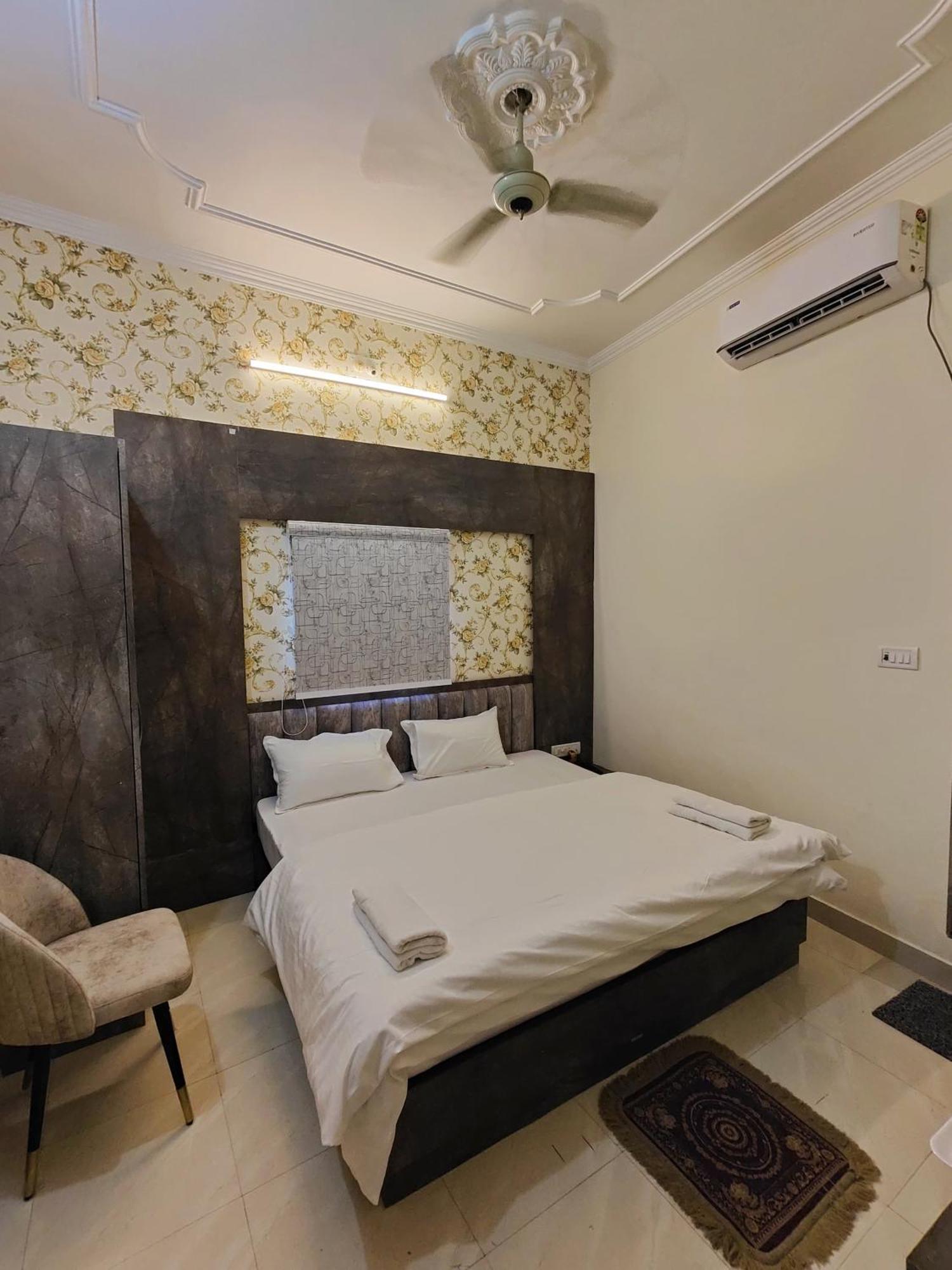 Hotel Mangal Murti Варанаси Экстерьер фото
